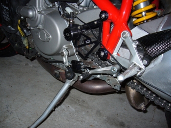 Anbaubeispiel für MRP - Schaltautomat mit Sensorikgestänge für Ducati 1098
